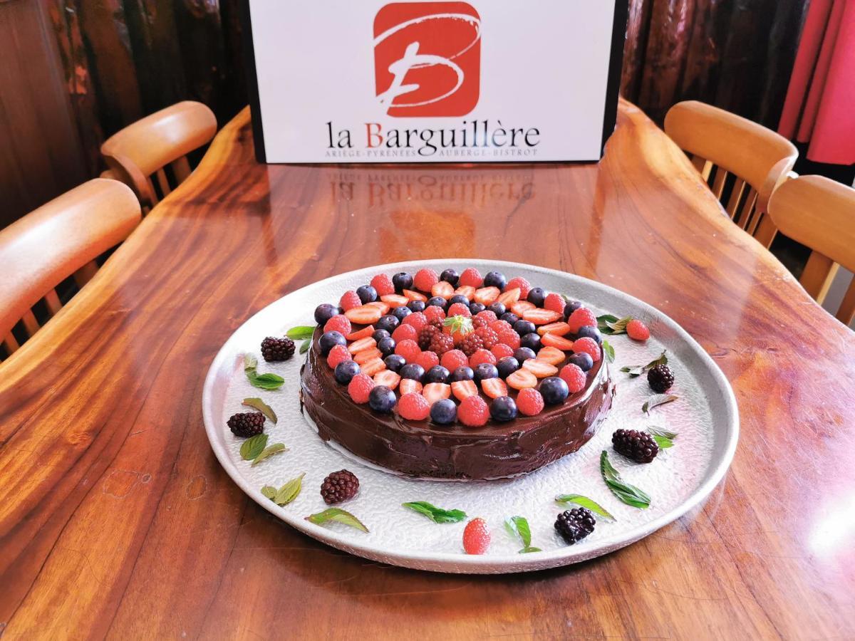 Logis Hotel Restaurant La Barguillere Saint-Pierre-de-Rivière Екстериор снимка