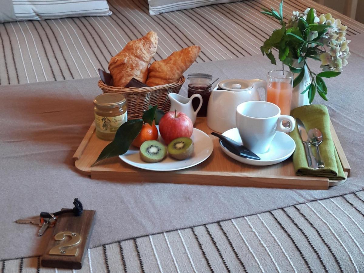 Logis Hotel Restaurant La Barguillere Saint-Pierre-de-Rivière Екстериор снимка