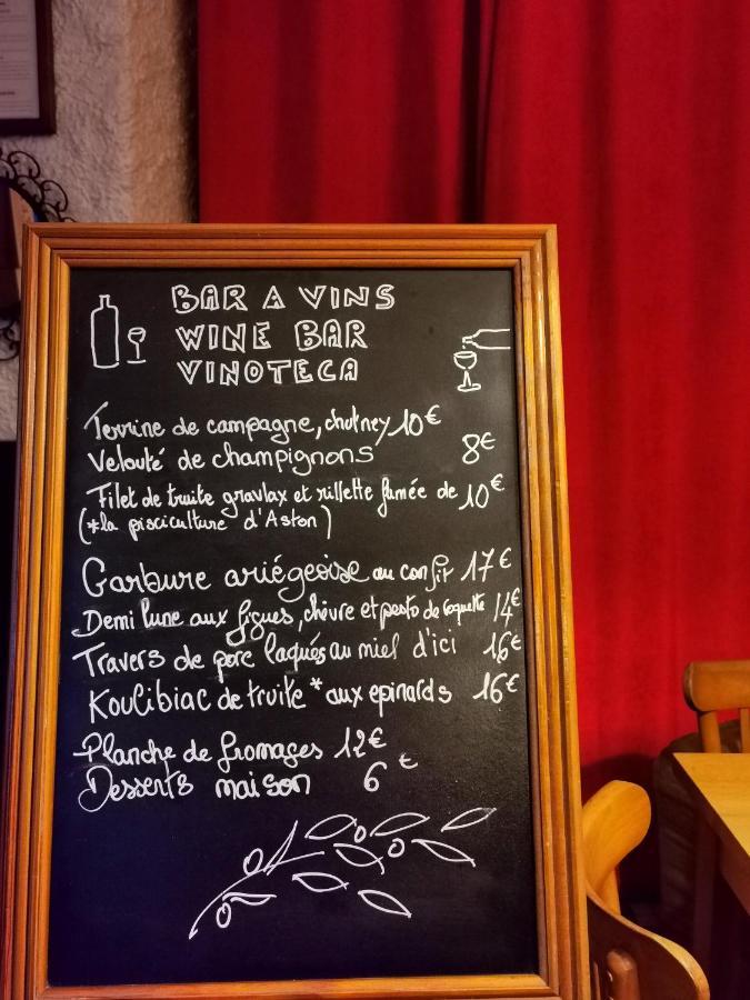 Logis Hotel Restaurant La Barguillere Saint-Pierre-de-Rivière Екстериор снимка