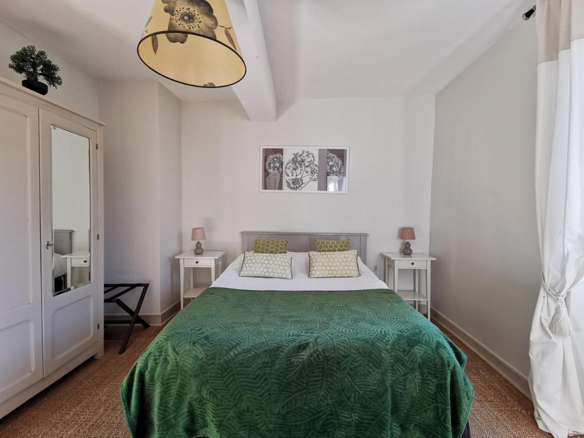 Logis Hotel Restaurant La Barguillere Saint-Pierre-de-Rivière Екстериор снимка