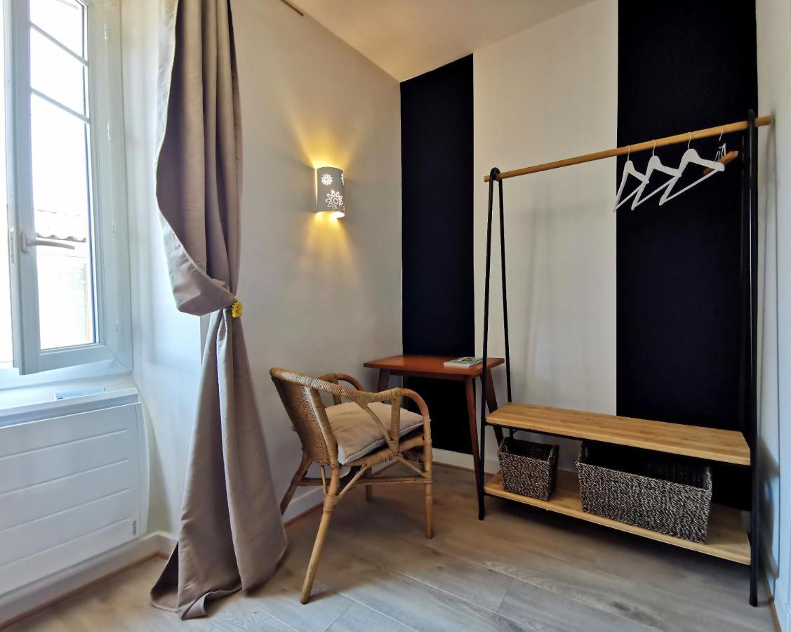 Logis Hotel Restaurant La Barguillere Saint-Pierre-de-Rivière Екстериор снимка