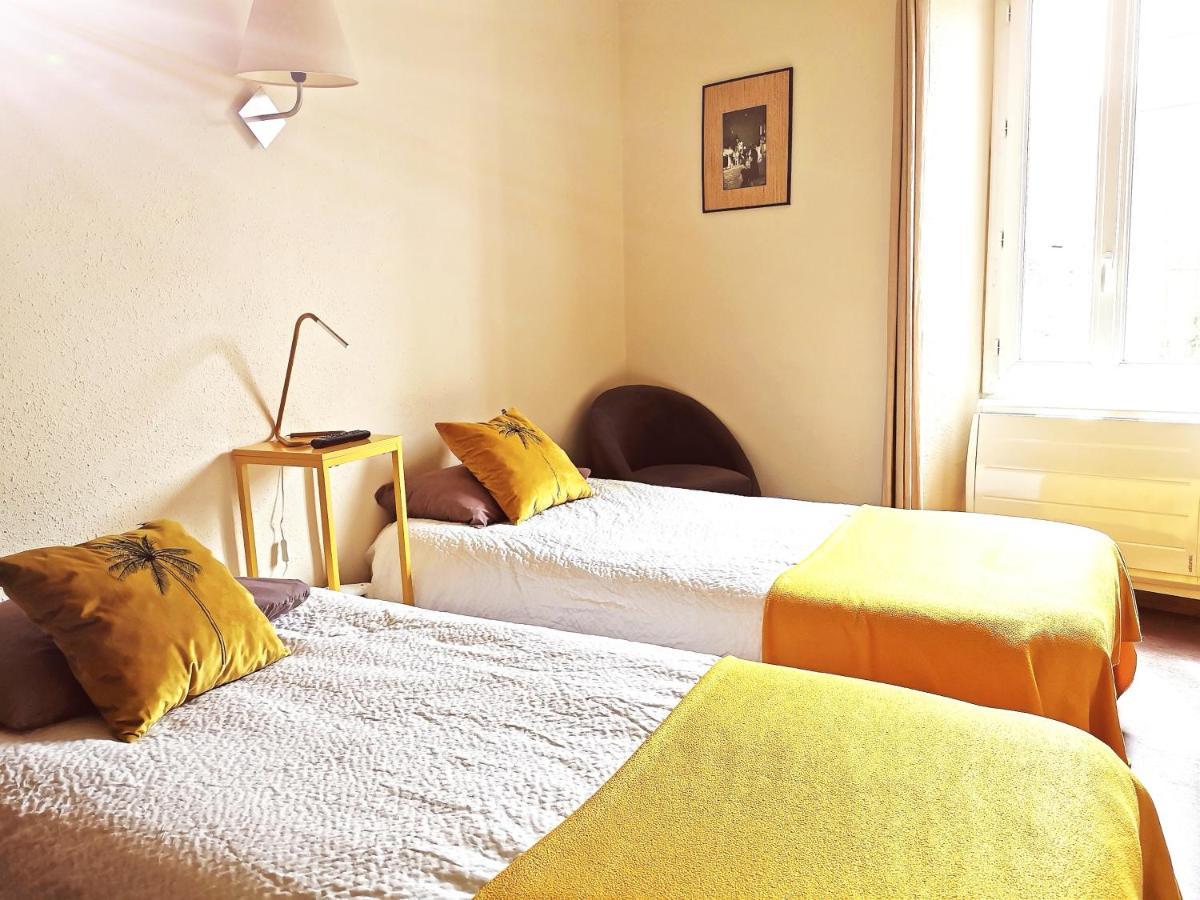 Logis Hotel Restaurant La Barguillere Saint-Pierre-de-Rivière Екстериор снимка