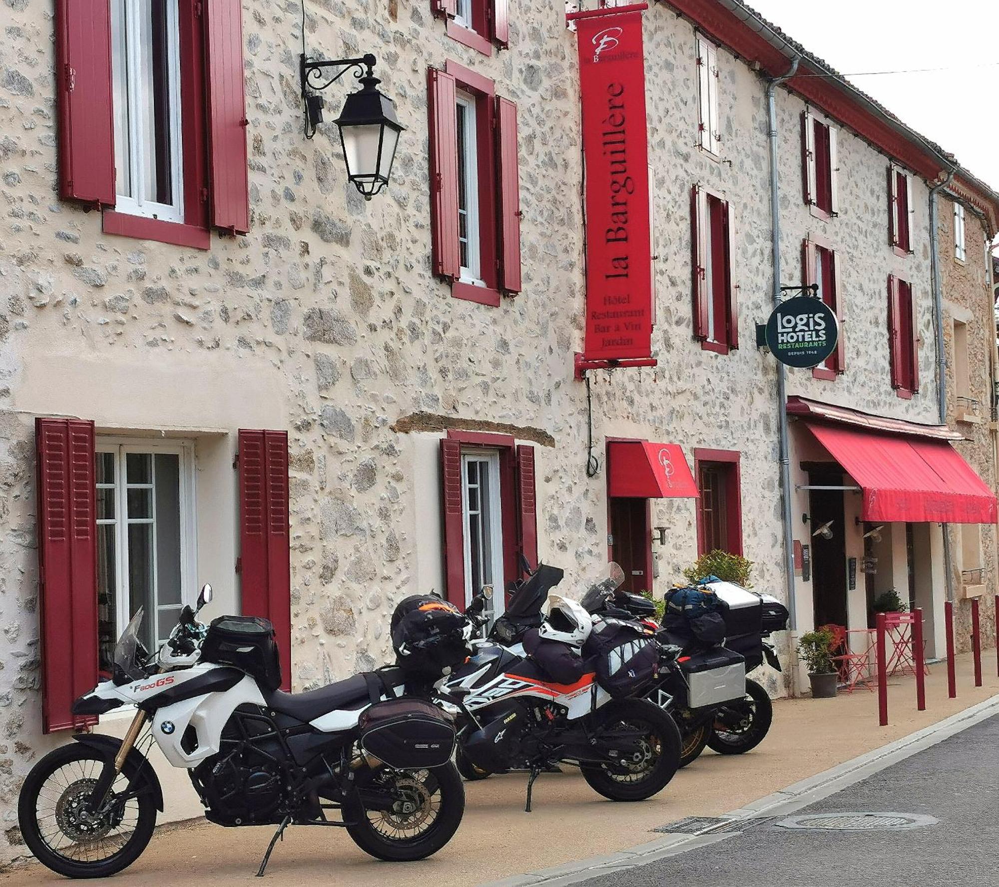 Logis Hotel Restaurant La Barguillere Saint-Pierre-de-Rivière Екстериор снимка