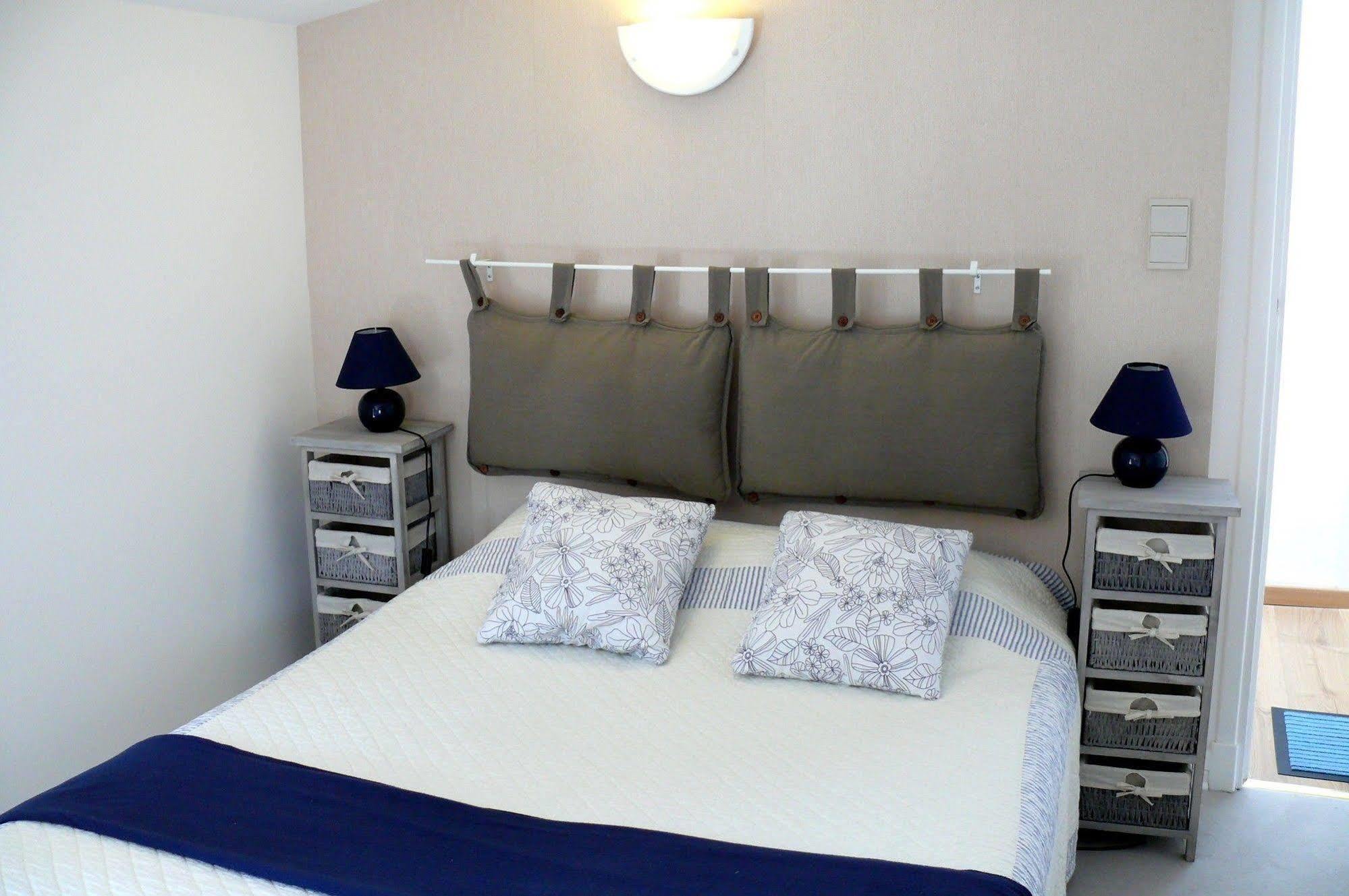 Logis Hotel Restaurant La Barguillere Saint-Pierre-de-Rivière Екстериор снимка