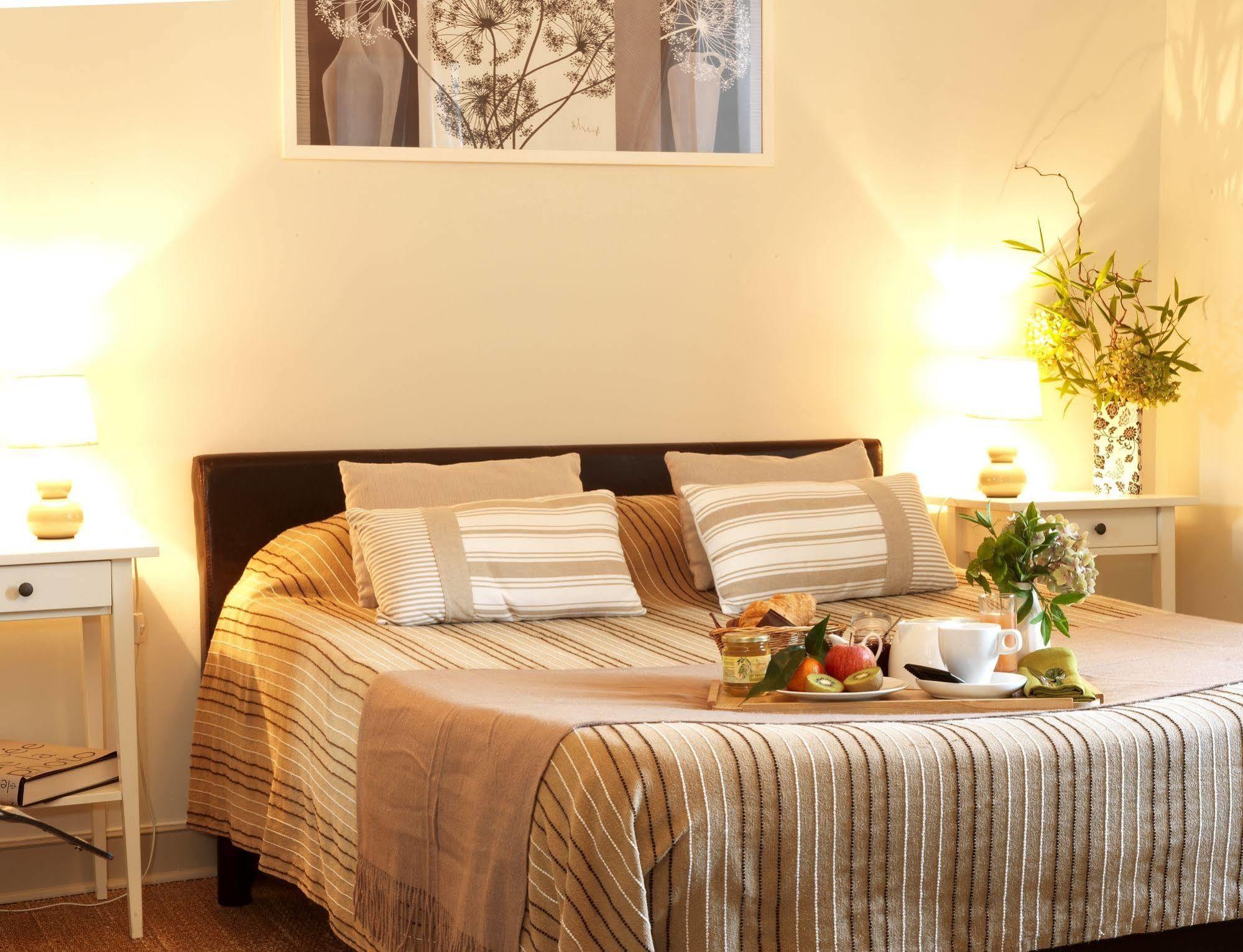 Logis Hotel Restaurant La Barguillere Saint-Pierre-de-Rivière Екстериор снимка