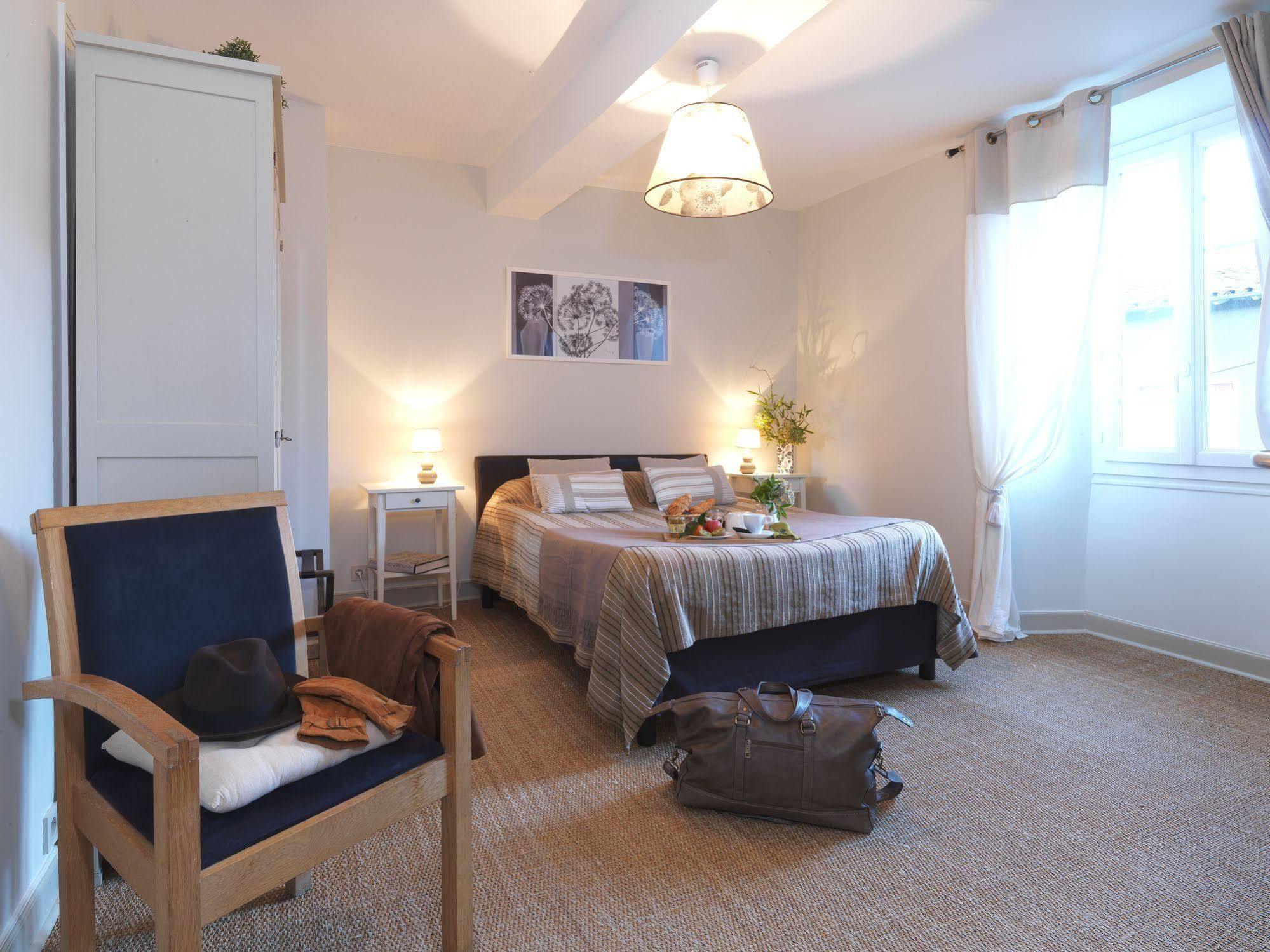 Logis Hotel Restaurant La Barguillere Saint-Pierre-de-Rivière Екстериор снимка