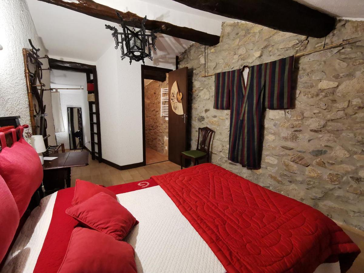 Logis Hotel Restaurant La Barguillere Saint-Pierre-de-Rivière Екстериор снимка