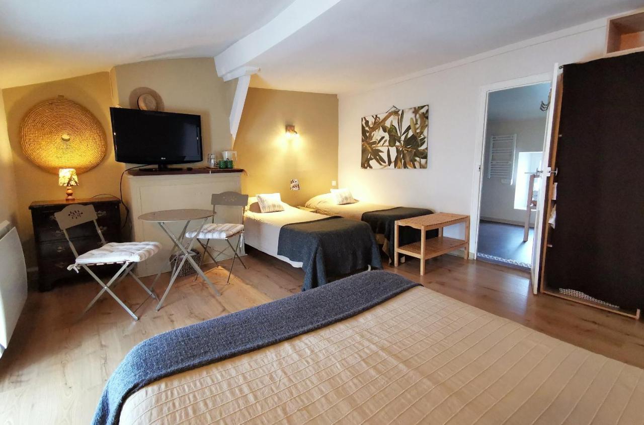 Logis Hotel Restaurant La Barguillere Saint-Pierre-de-Rivière Екстериор снимка